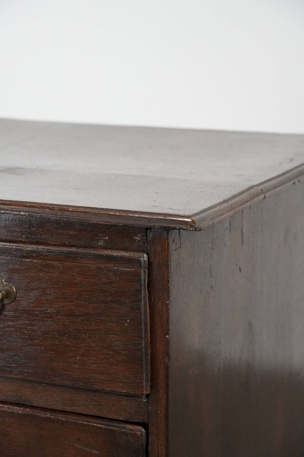 photo furniture Subtle English Antique Oak Chest Of Drawers From The 18th Century In A Nice Modest Size With A Beautiful Patina