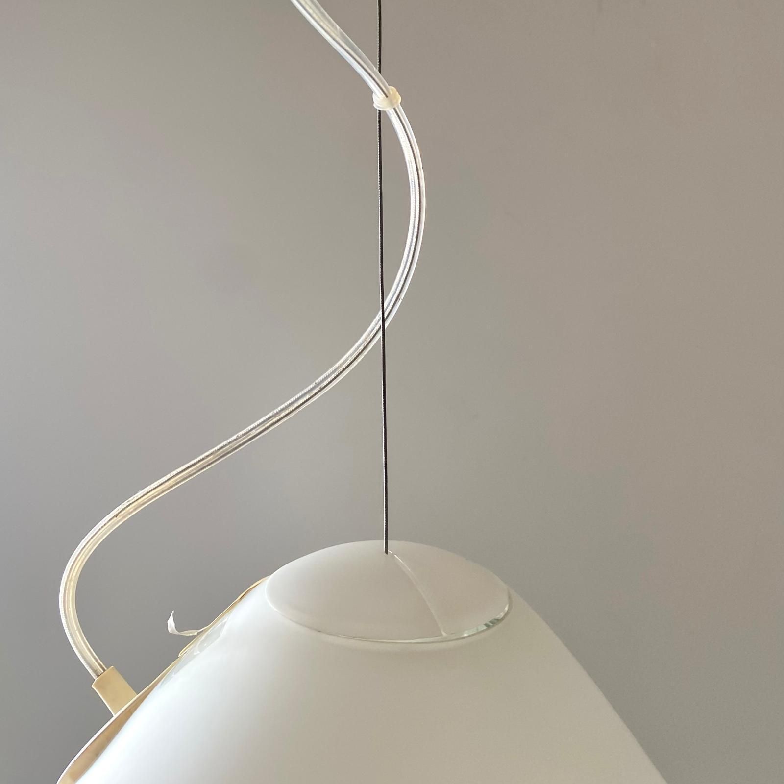 photo furniture White Glass Pendant " Capsule " Designed By Ross Lovegrove For Artemide. Italy 2010