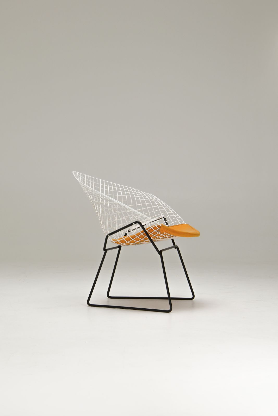 975.0 Diamond Chair   Yellow Seatpad   Harry Bertoia photo