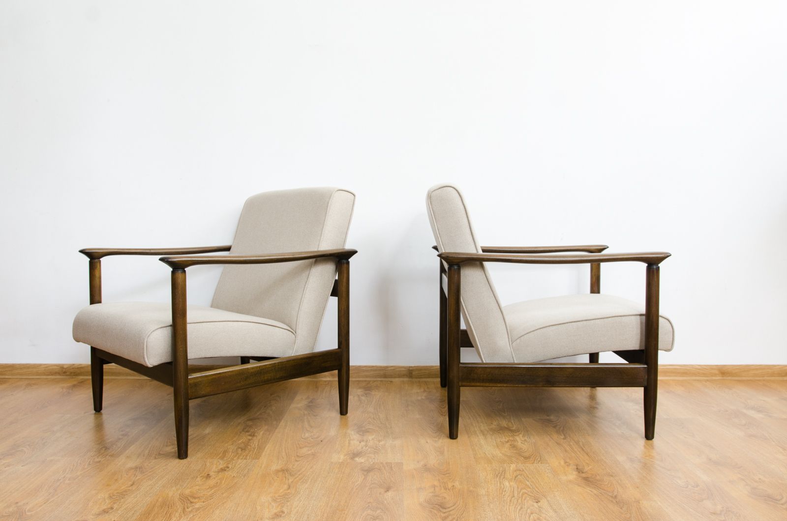 Vintage Armchairs "Gfm 142" By Edmund Homa, Poland, 1960s, Set Of 2 photo vinterior