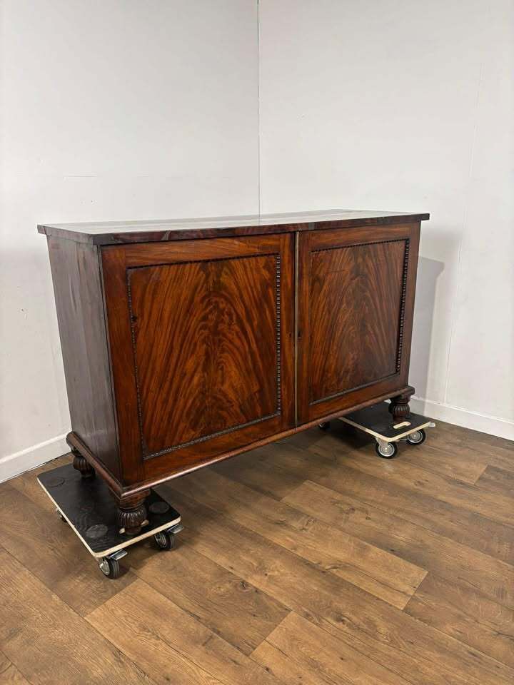 photo vintage Early Victorian Mahogany Cabinet