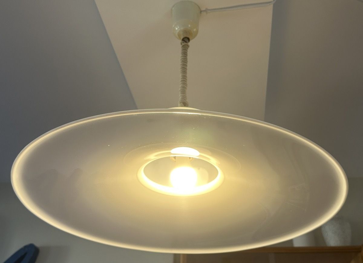 photo vintage 1970s Italian White Plexiglass Space Age Harvey Guzzini Hanging Pendant Light