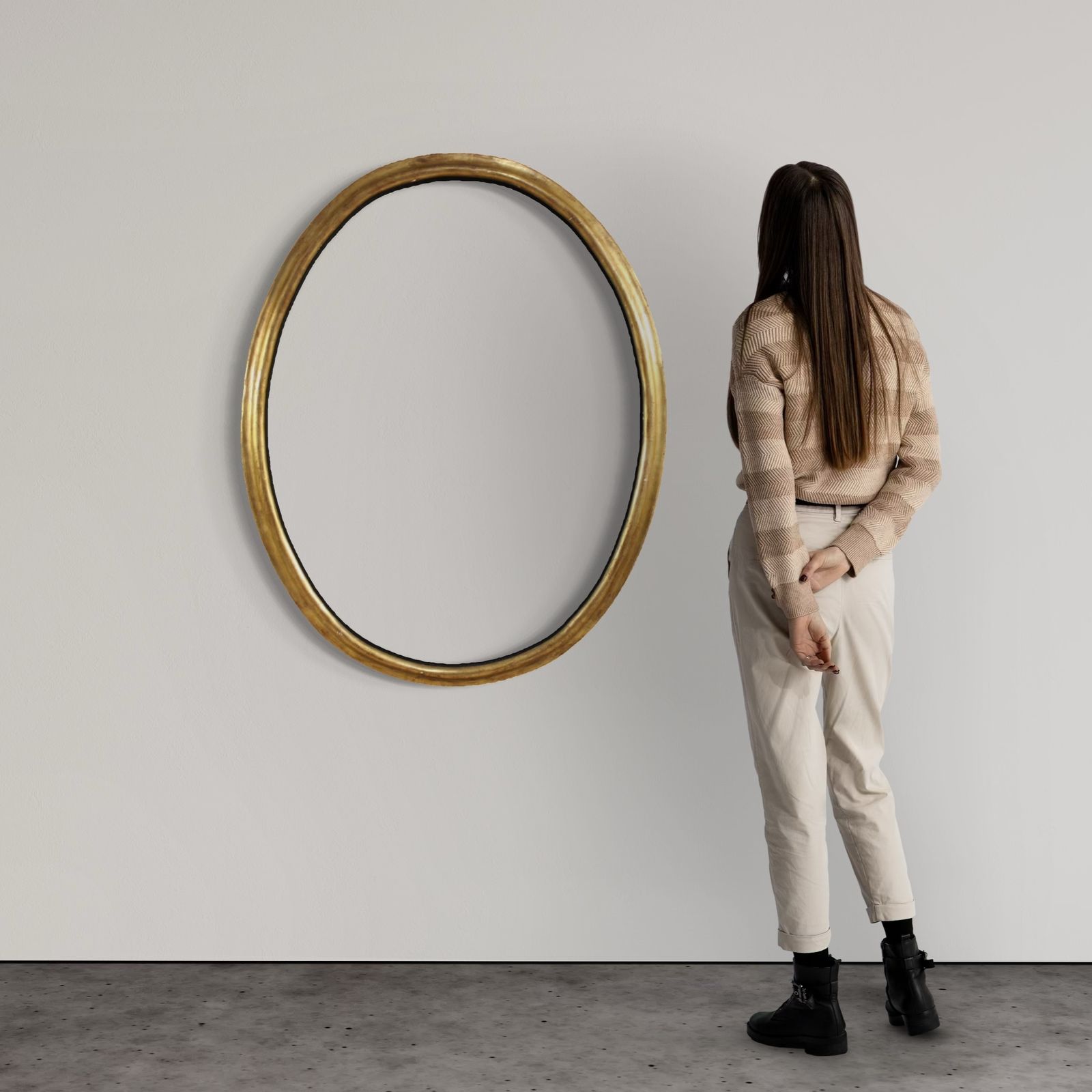 19th Century Italian Oval Gilded Frame photo furniture