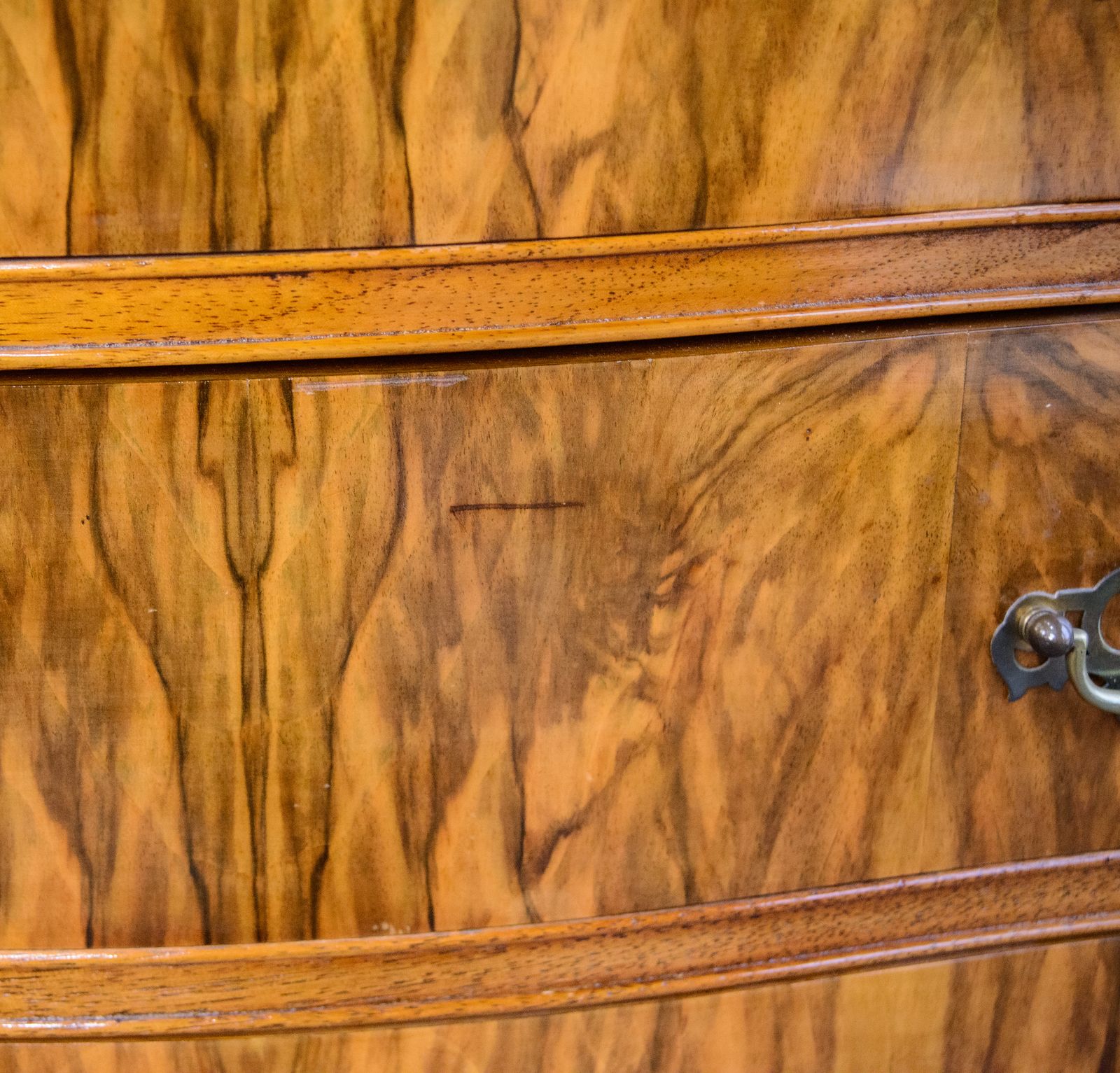 photo vinterior Regency Style Walnut Chest Of Drawers   Serpentine Front