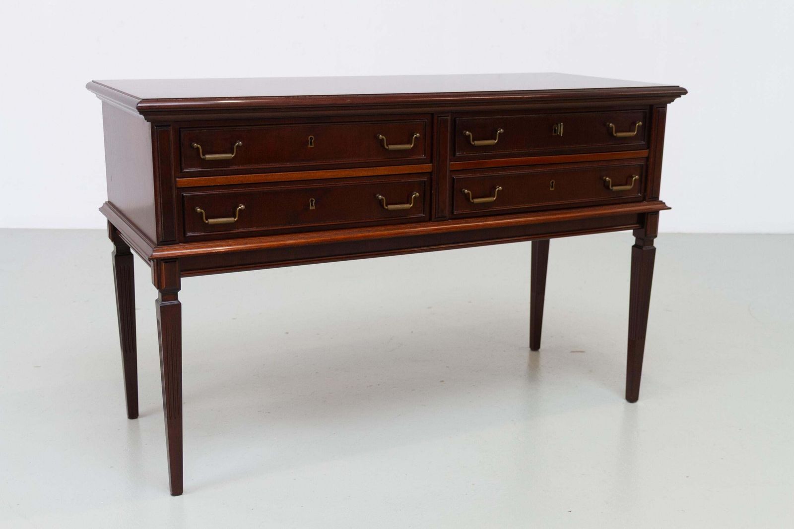 Danish Hepplewhite Mahogany Console Table By Farre Møbelfabrik, 1970s. photo vinterior