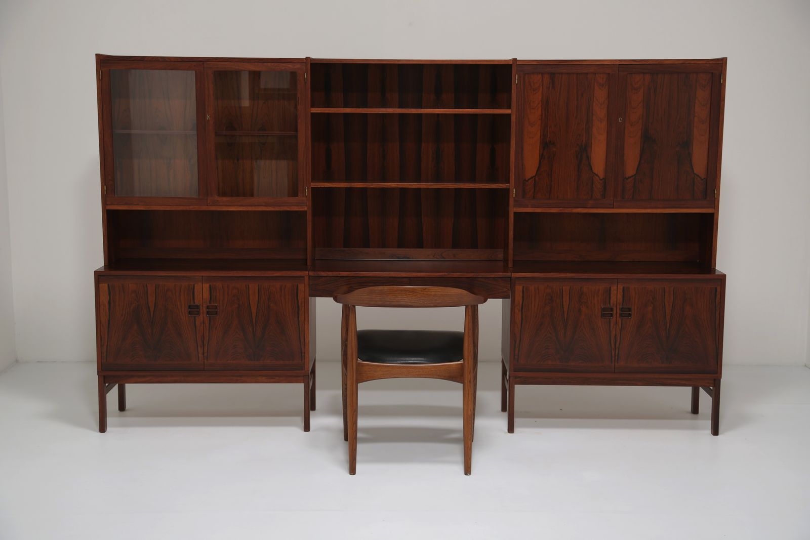 Furniture Poul Hundevad: Mid Century Modular Wall Unit & Desk In Brazilian Rosewood, Denmark, 1960s photo