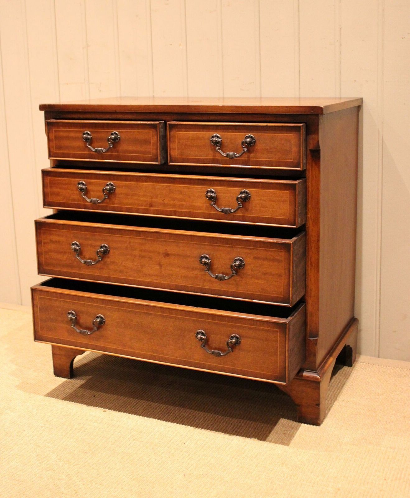 photo furniture Mahogany Chest Of Drawers, 1960s