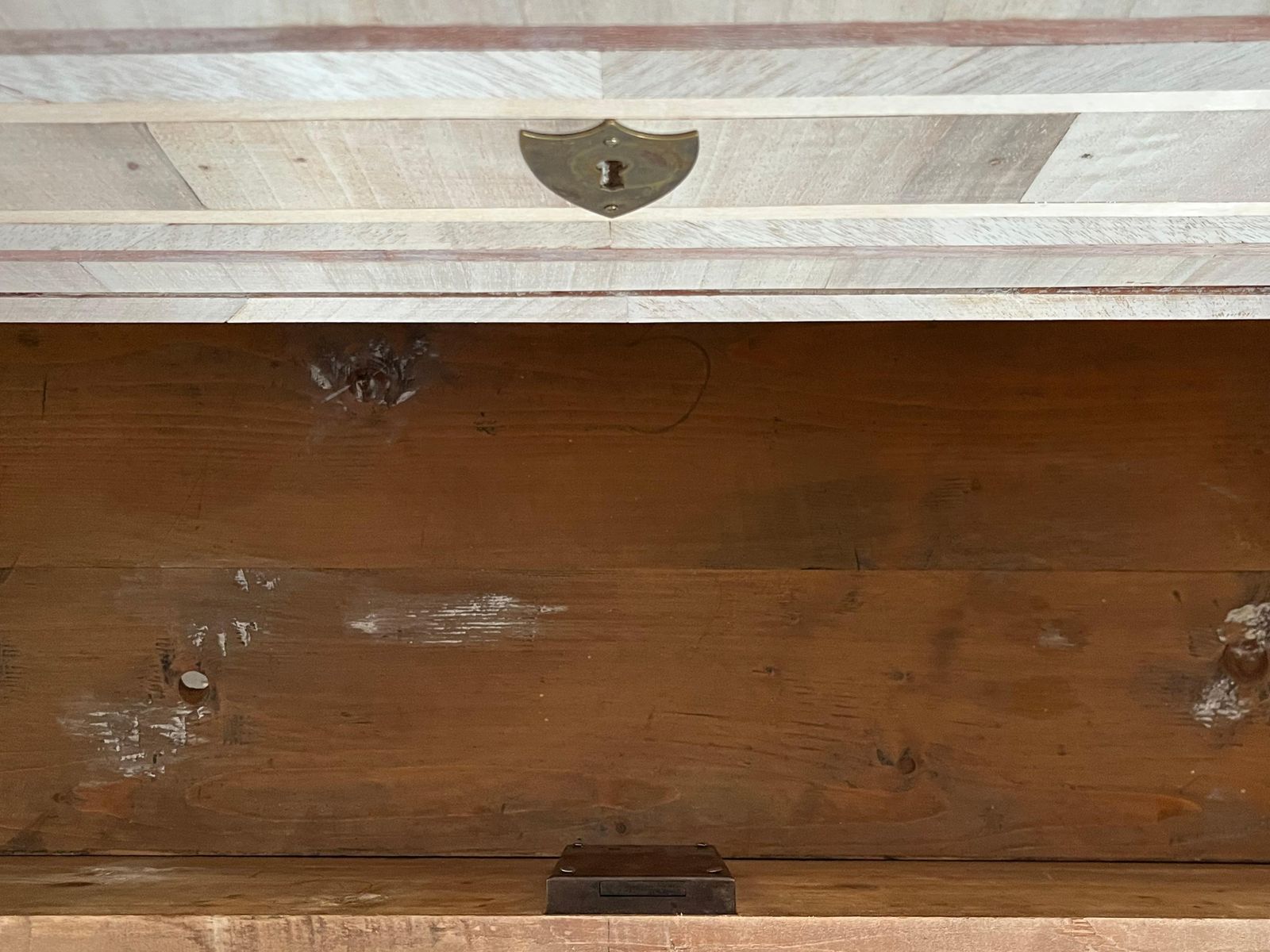 photo vinterior Italian Bleached Walnut Inlaid Neoclassical Chest Of Drawers / Commode