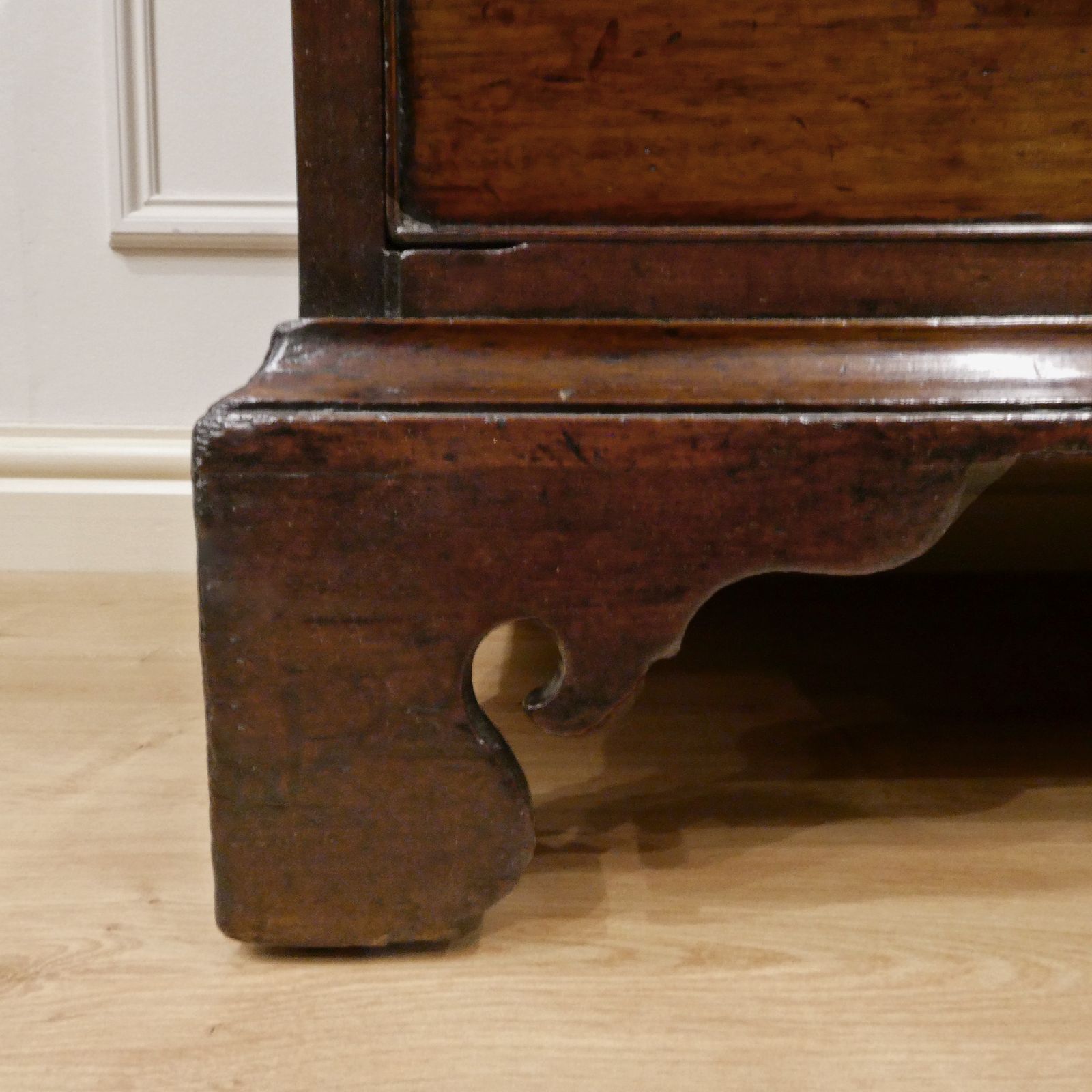 photo furniture Georgian Chippendale Period Mahogany Chest Of Drawers