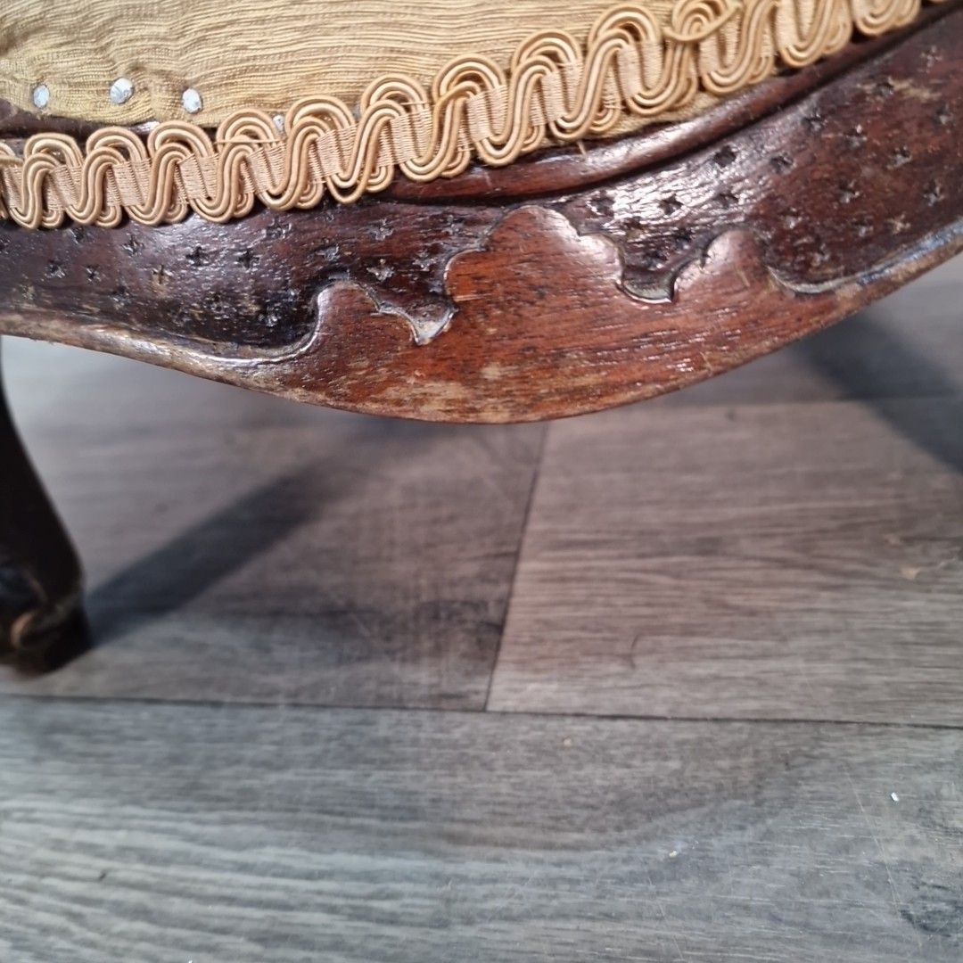 photo furniture Antique Oval Footstool Carved Wood Cabriole Legs Low Ottoman French Louis Style