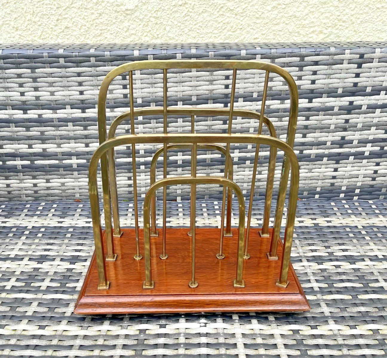 Exceptional Antique Wt&S William Tonks & Sons Brass Oak Magazine Newspaper Rack