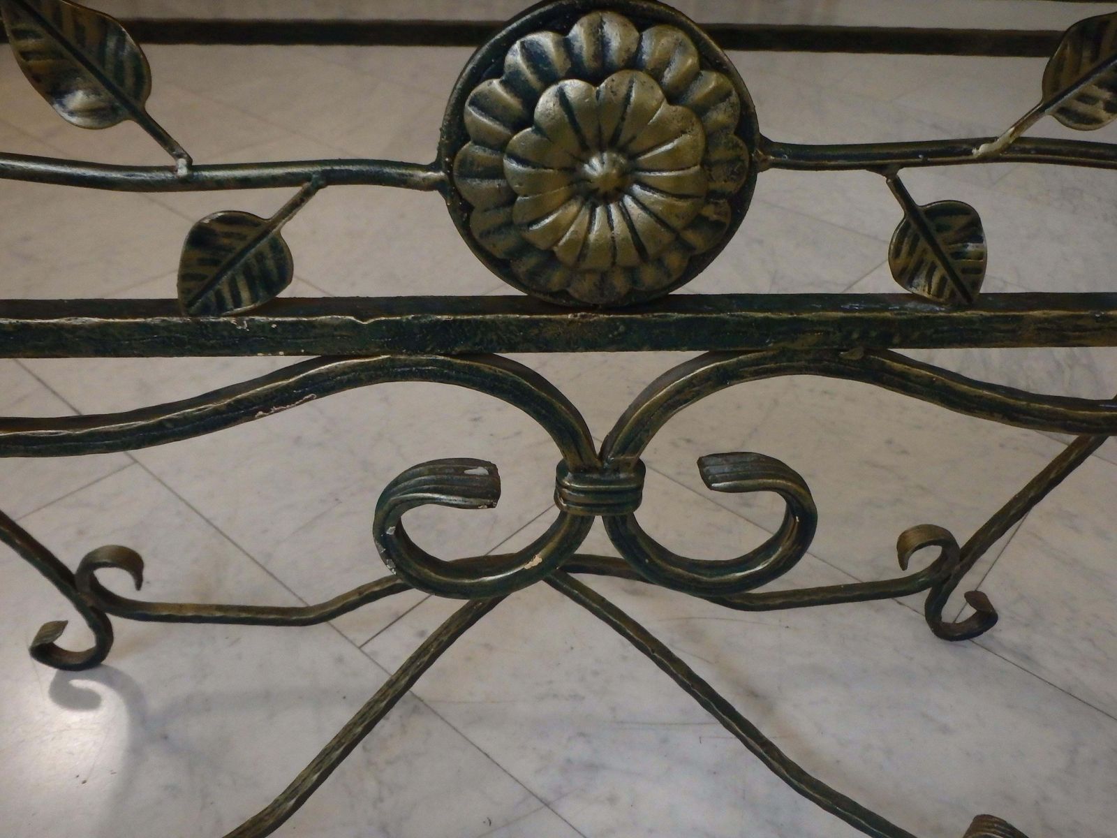 photo vintage 1940s Art Deco Wrought Iron Green Gold Console, Marble Top With Ivy Inlay