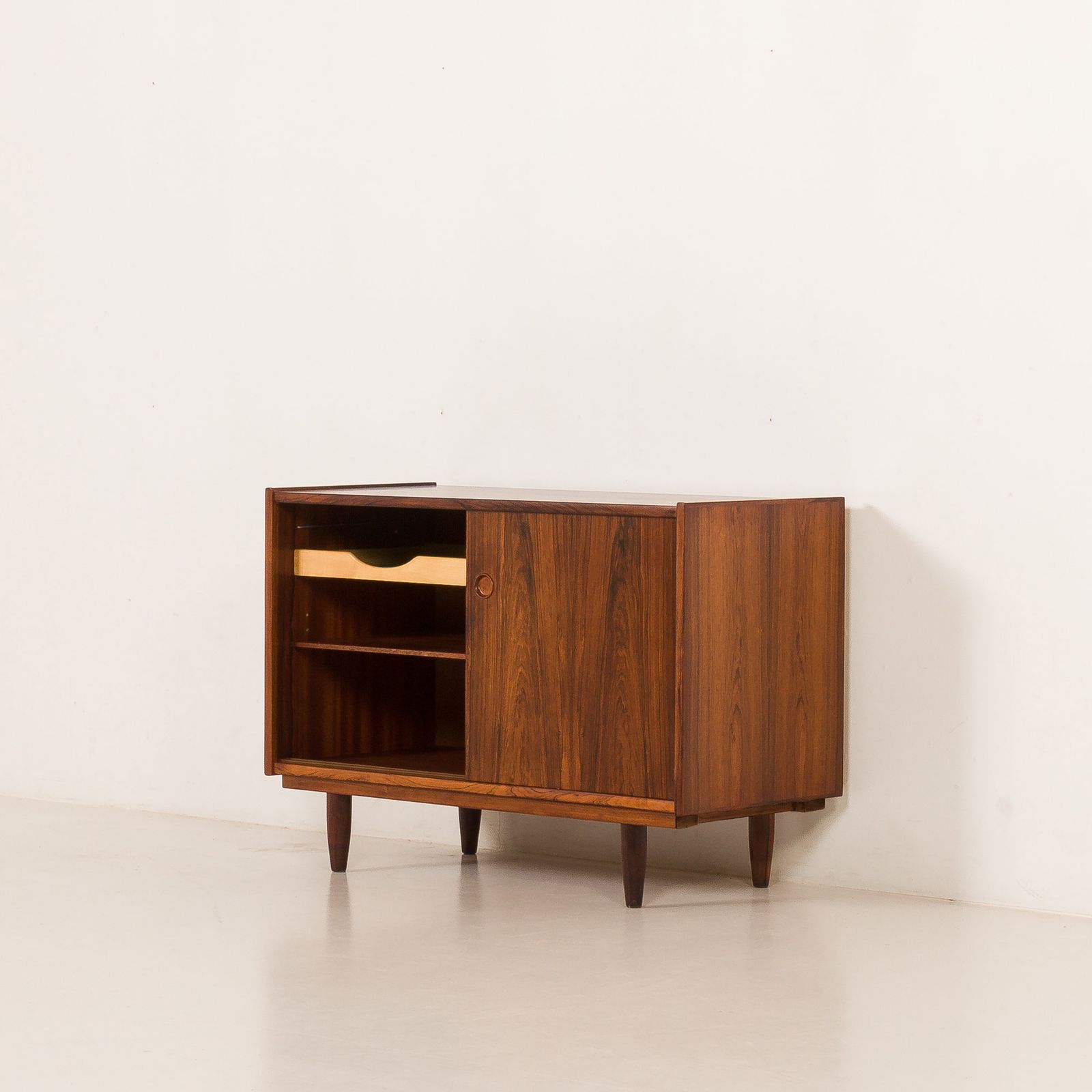 Danish Small Rosewood Sideboard Attr. To Hundevad, 1960s photo vinterior