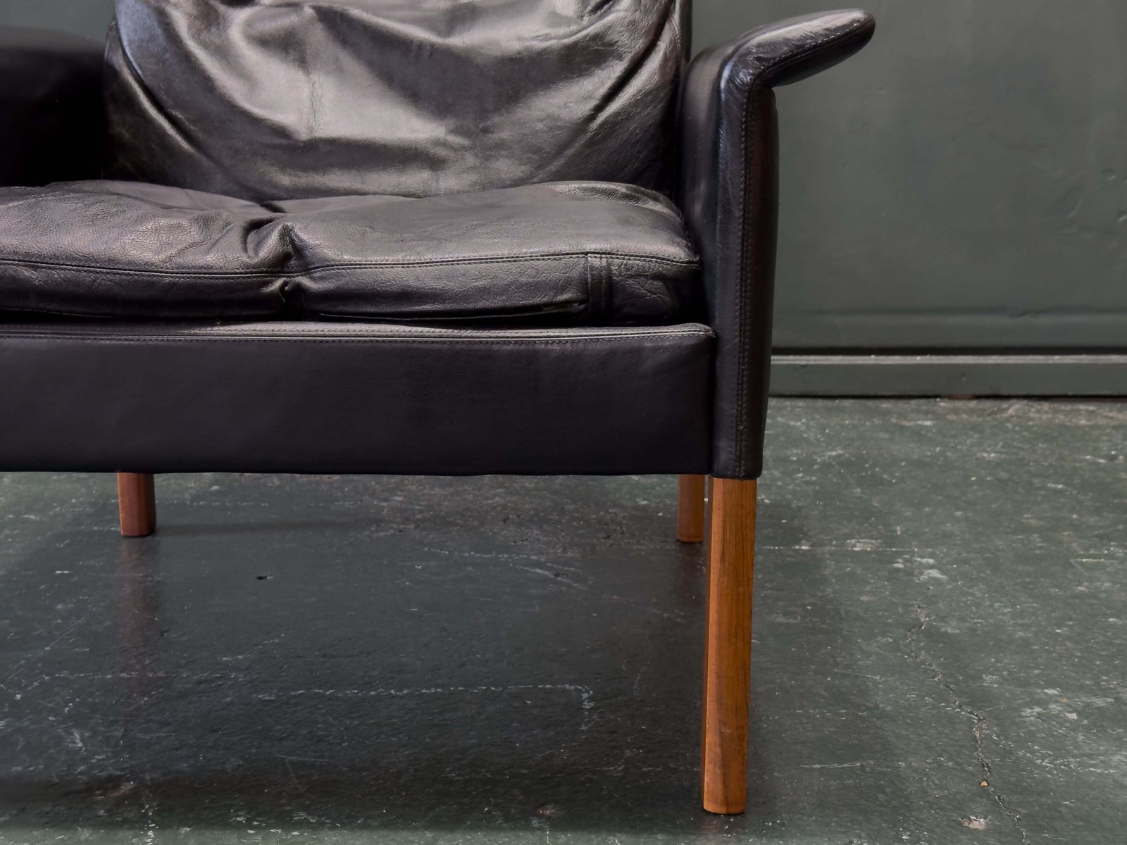 photo vinterior Hans Olsen Black Leather High Back Armchair