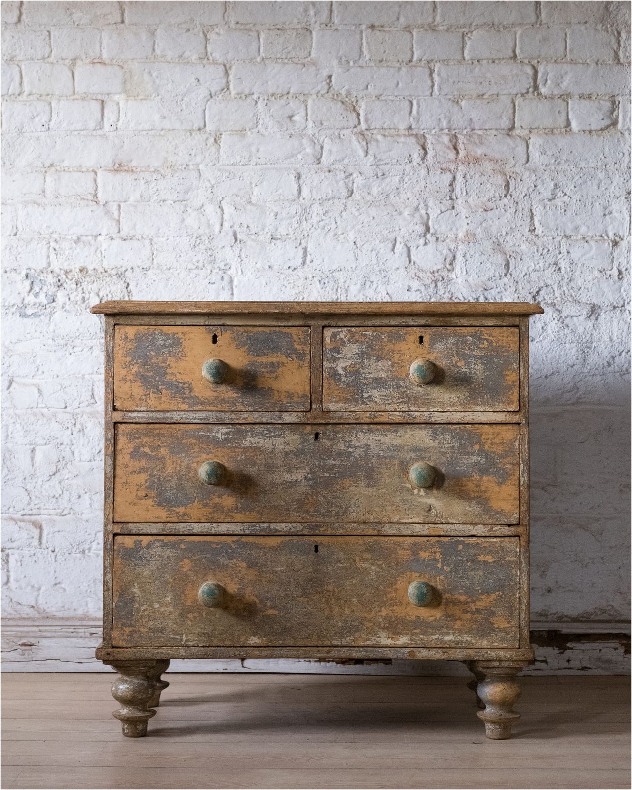 Stunning Painted Victorian Pine Chest Of 4 Drawers (2 Over 2) Raised On Turned Legs (948) photo for sale