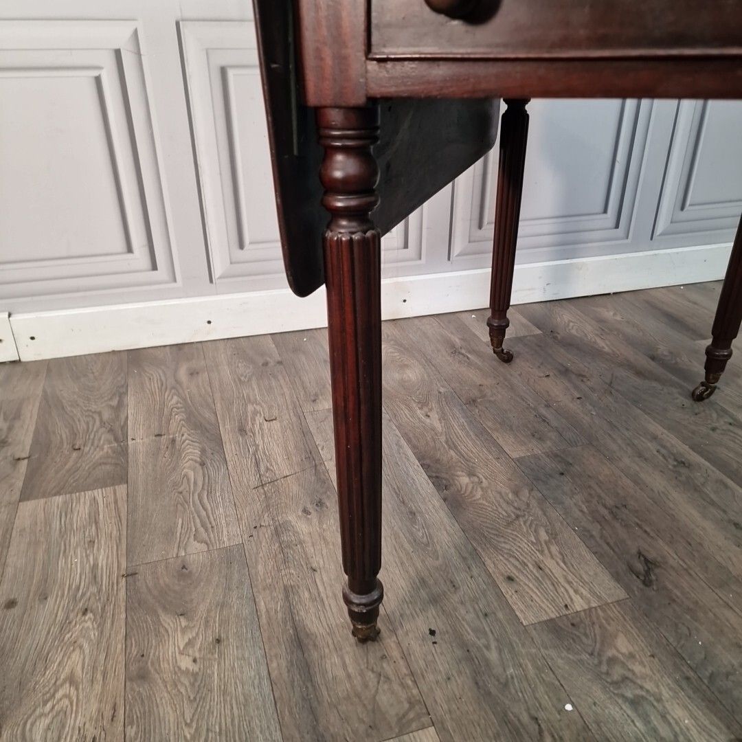photo furniture Antique Pembroke Table Solid Wood Drop Leaf Turn Leg Sofa Dining Mahogany