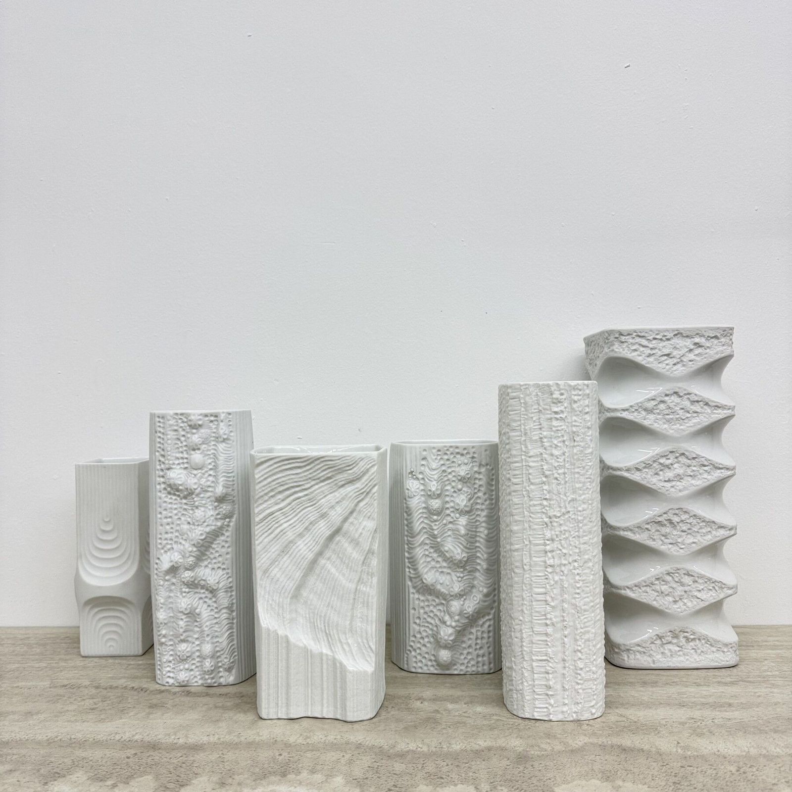 Set Of 6 Rosenthal Bisque Reliëf Vases Op Art 1970s photo vinterior