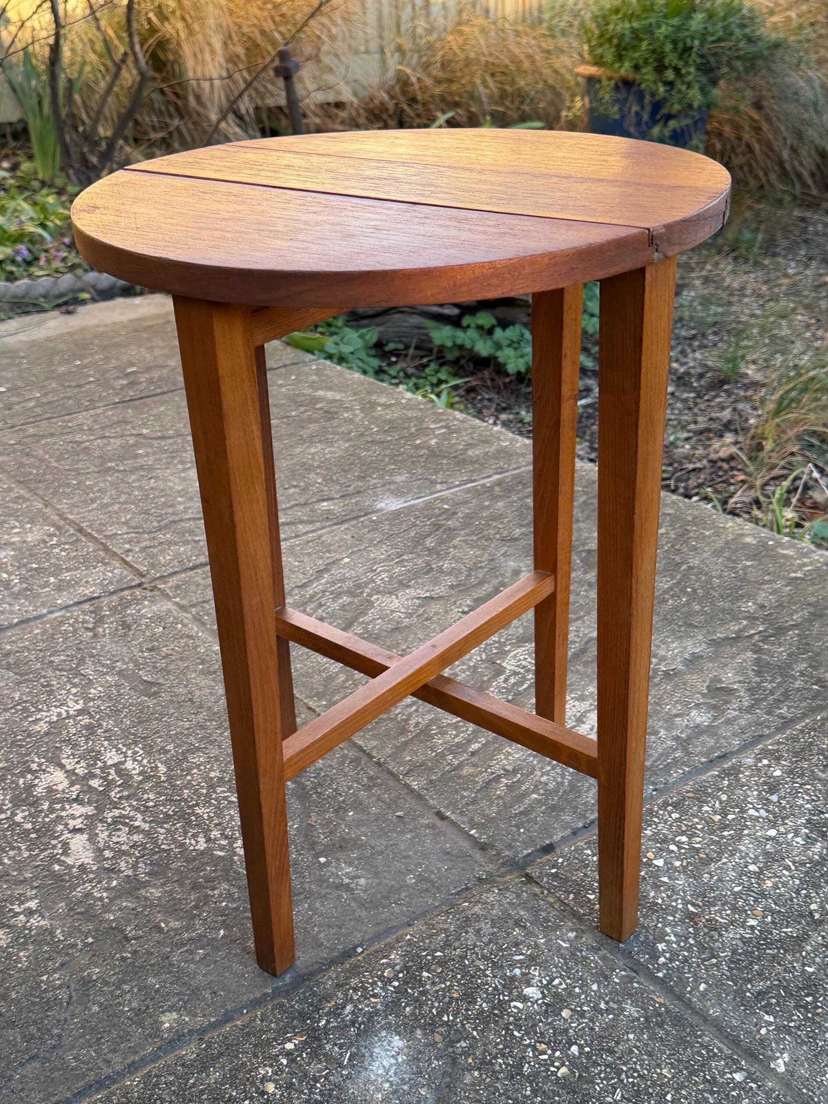 photo furniture Vintage Retro Scandinavian Style Folding Side Table – Retro Teak Effect Mid Century Table (6)