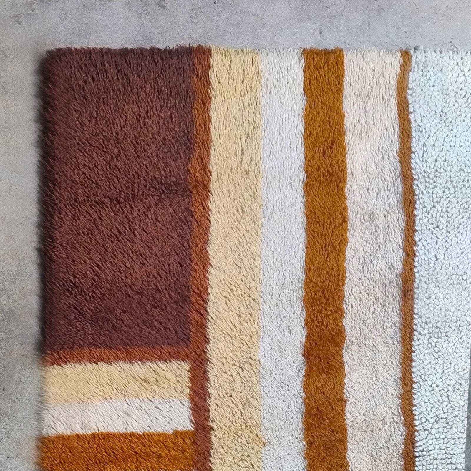 photo furniture 1970s Museum Grade Avant Garde Wool Rug The Epithet Of Space Age Luxury. Made In Italy