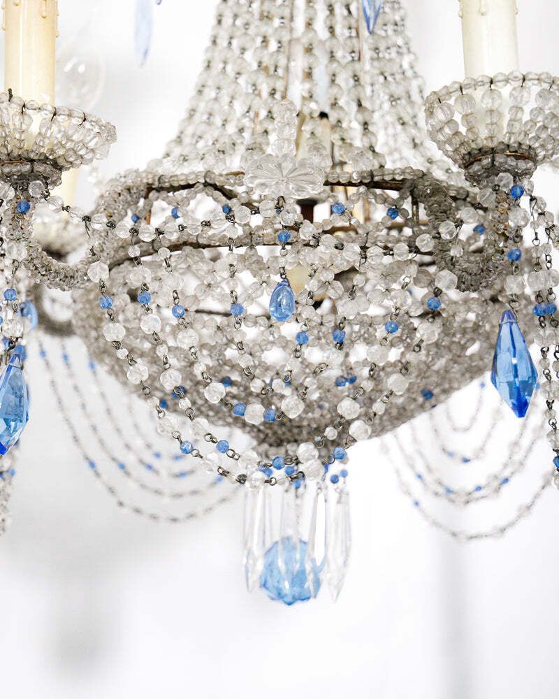 19e Eeuwse Italiaanse Kralenlustre Met Saffierblauwe Druppels photo vinterior