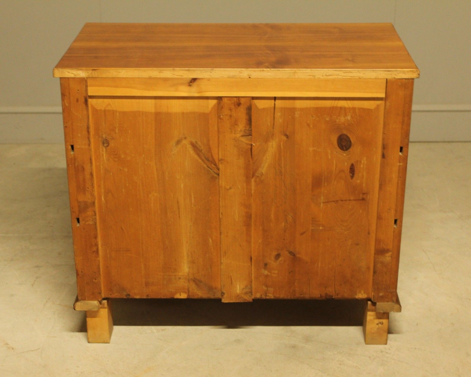 photo for sale A Fine Early 20th‑Century Swedish Burr Walnut Chest Of Drawers