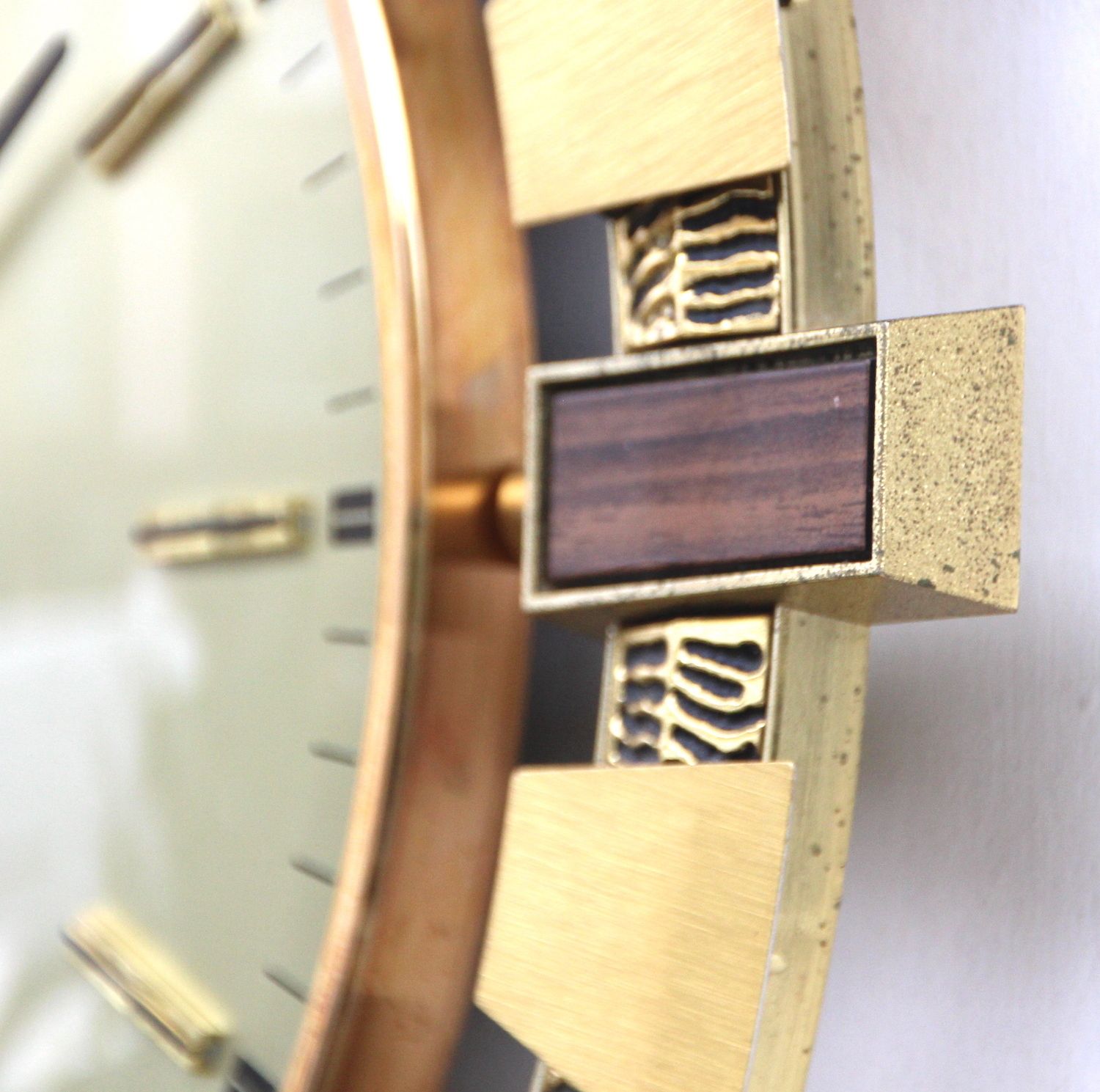 photo furniture 1970s British Sunburst/Kitsch Lounge Vintage Wall Clock. Fully Guaranteed. London Timepiece.