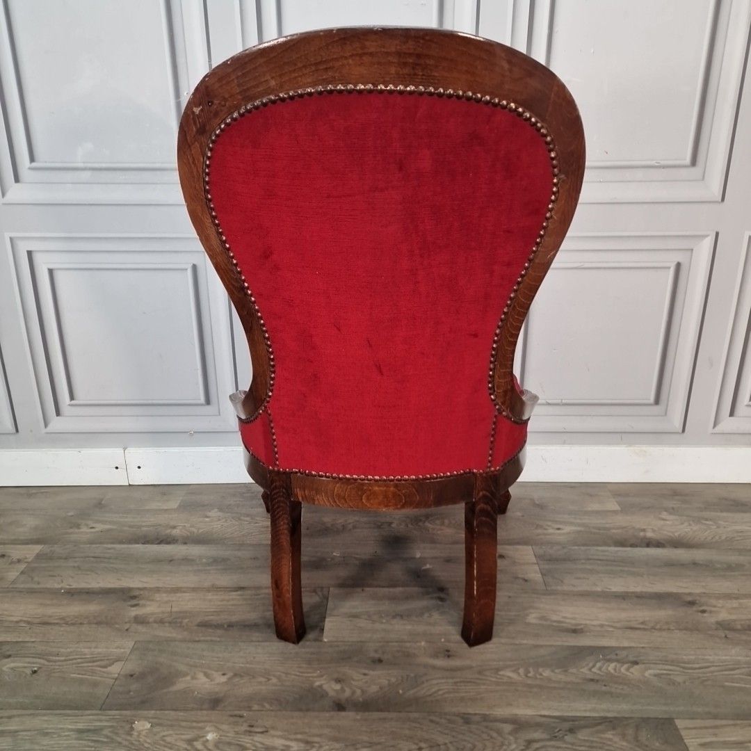 photo vintage Antique Style Slipper Chair Spoon Button Back Red Upholstery Victorian Bedroom