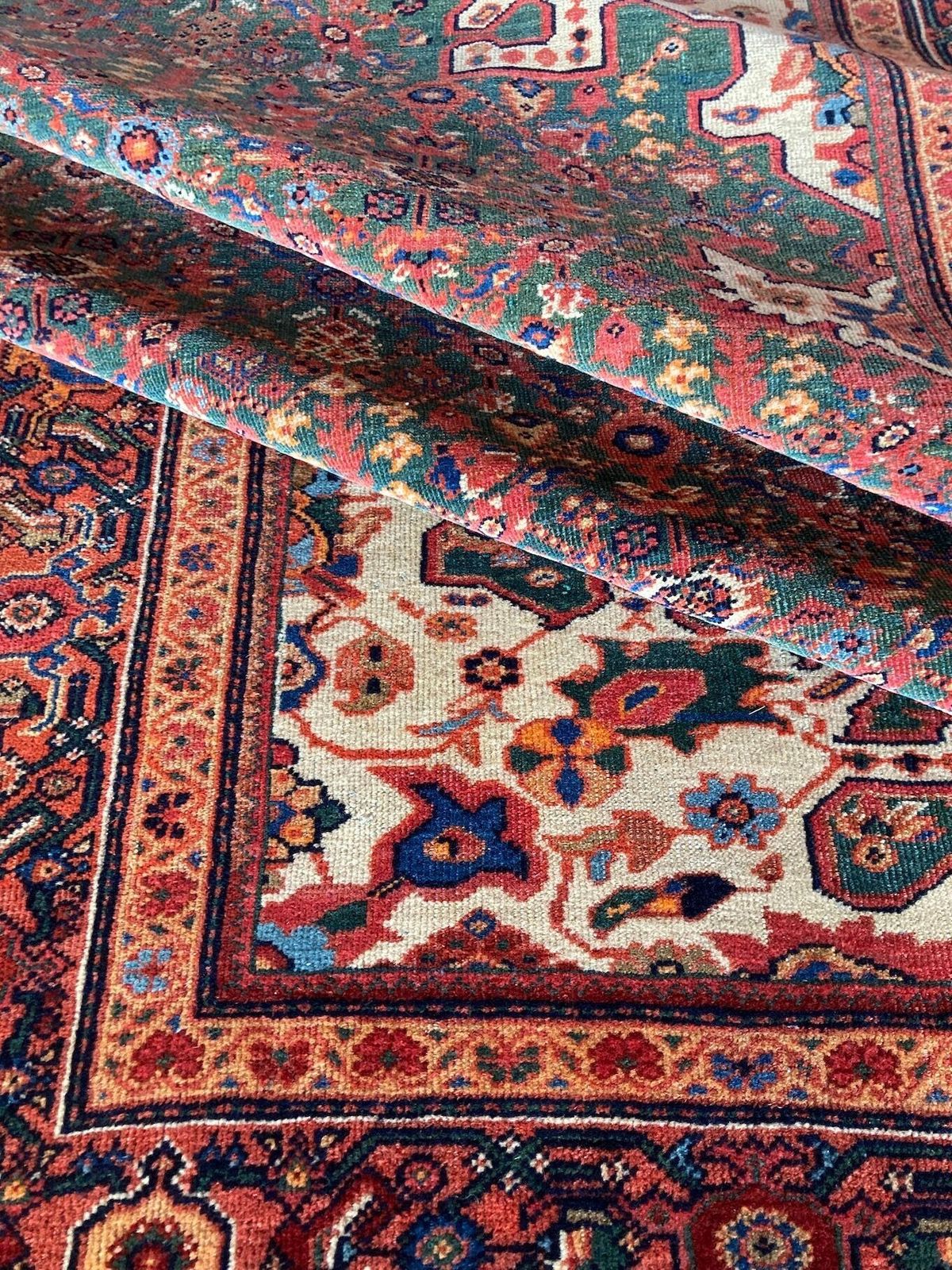 photo vintage Antique Mahal Rug 2.08m X 1.32m
