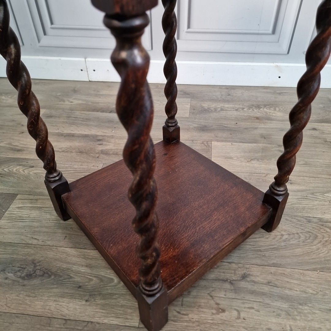 photo furniture Antique Oak Hall Table Vintage Wooden Barley Twist Occasional 2 Tier Lamp