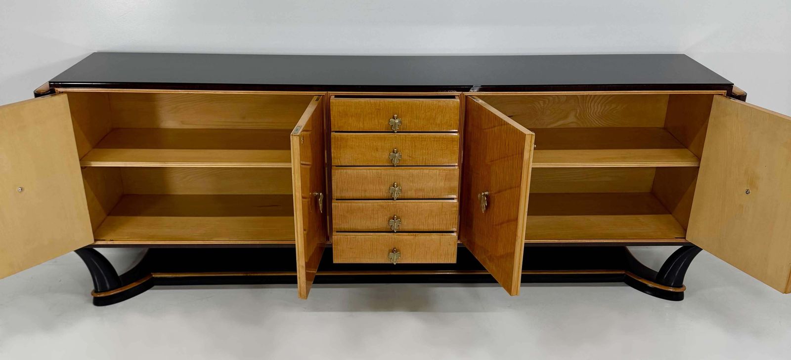 photo vinterior Italian Art Deco Sideboard Attributed To Osvaldo Borsani In Maple, Late 1940s