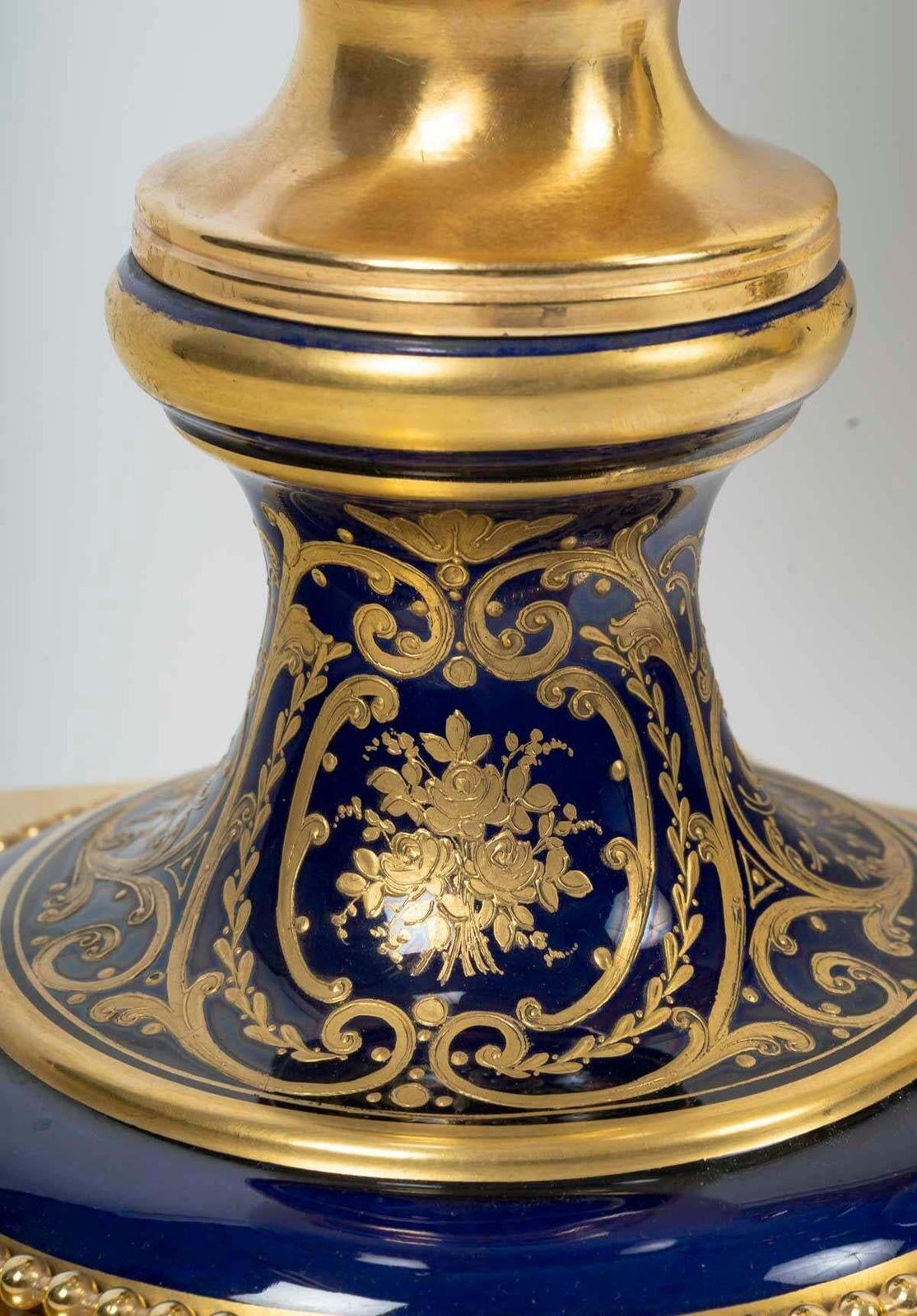 Pair Of Large Porcelain Vases Surmounted By Gilt Bronze Bouquets, 19th Century. photo vinterior