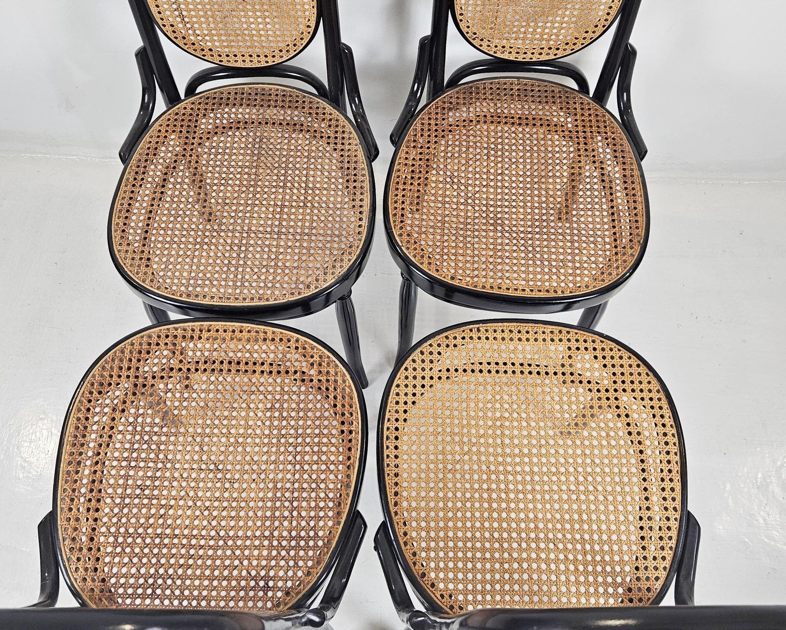 Set Of Four Thonet Model 17 Bentwood Dining Chairs, Art Nouveau photo vinterior