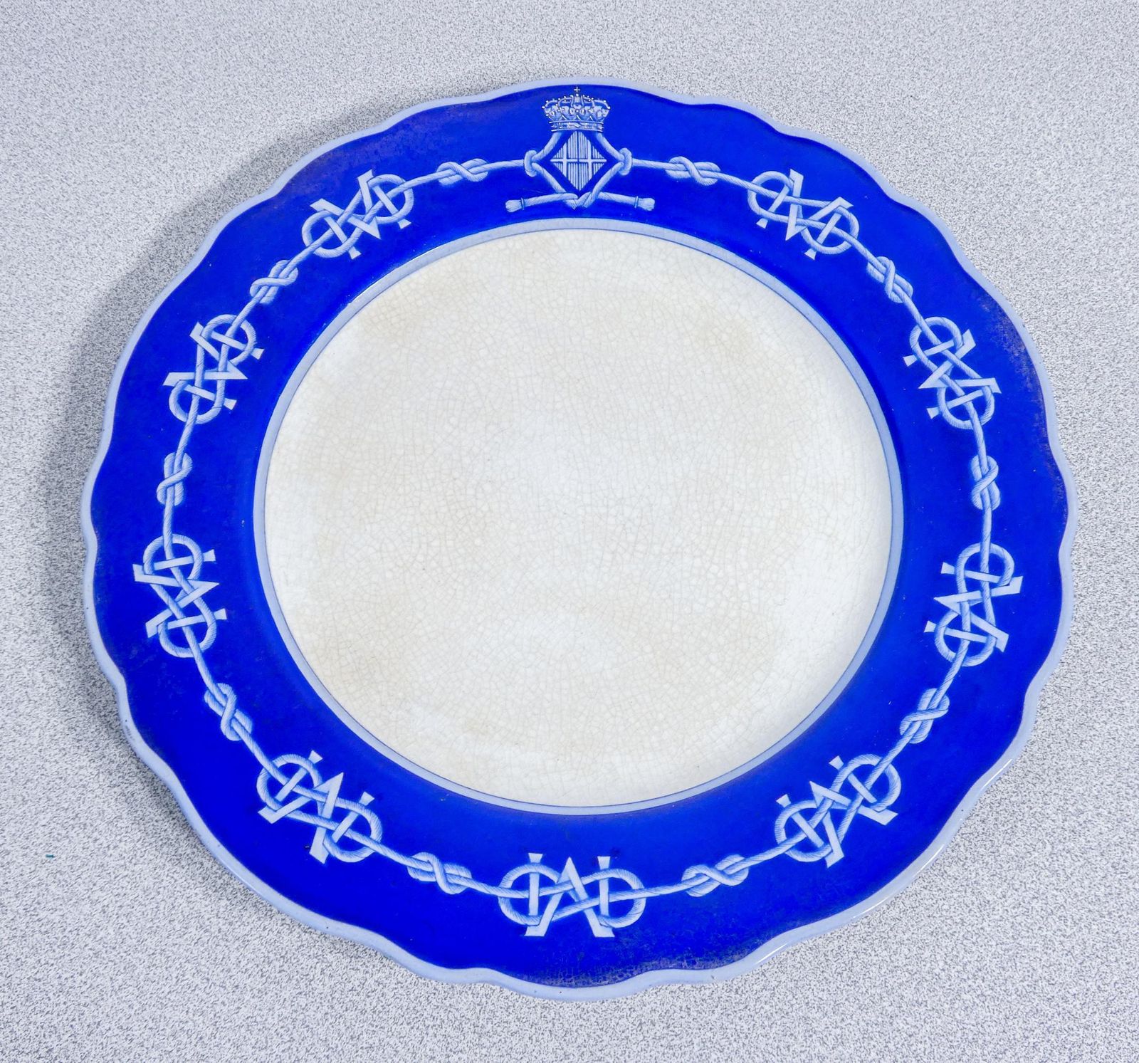 Set Of Eight Plates With Coats Of Arms Of Queen Margaret Of Savoy, S.C.I. Laveno photo vinterior