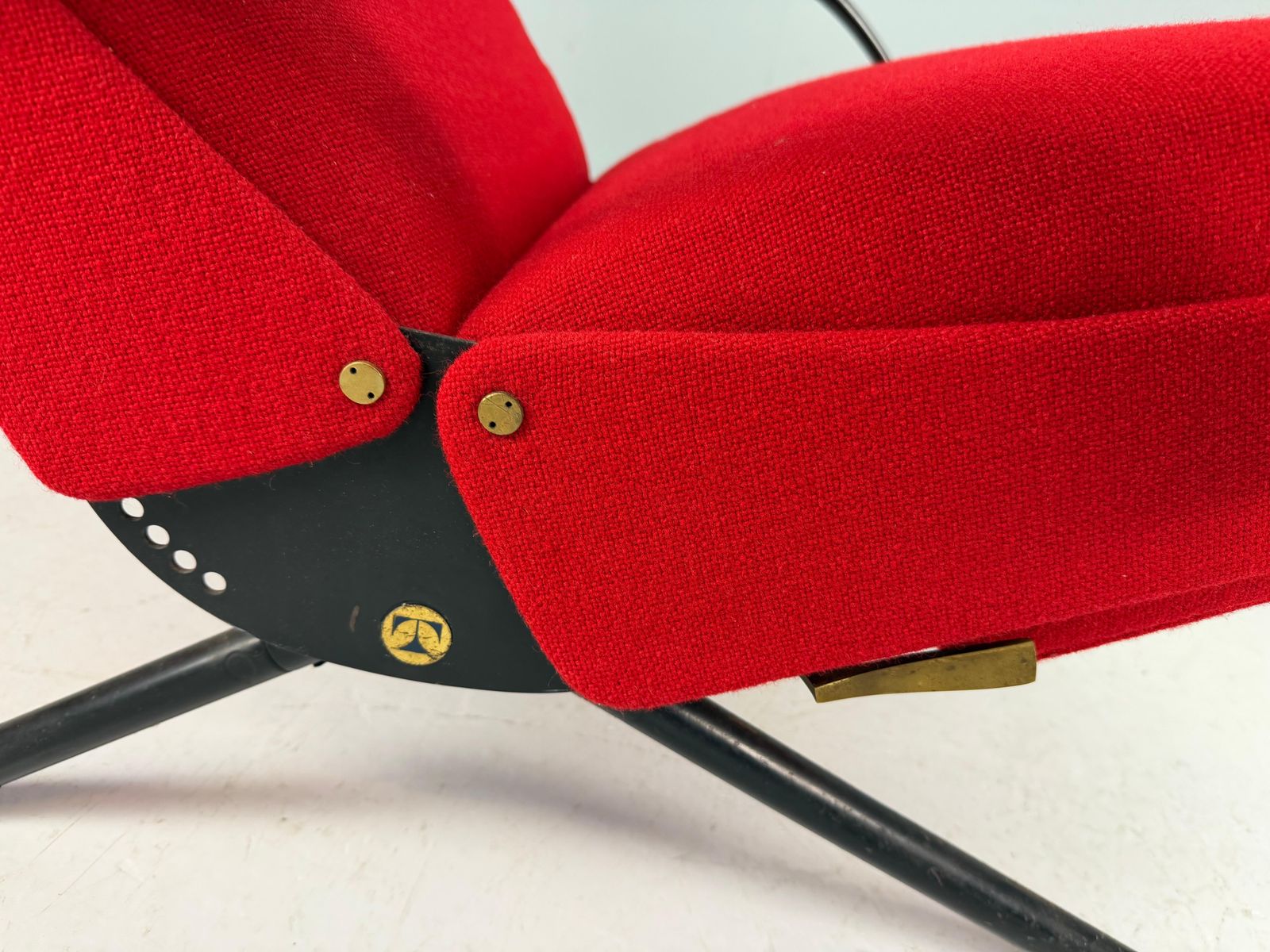 photo vintage Osvaldo Borsani Red "P40" Lounge Chair For Tecno, 1950 Italy