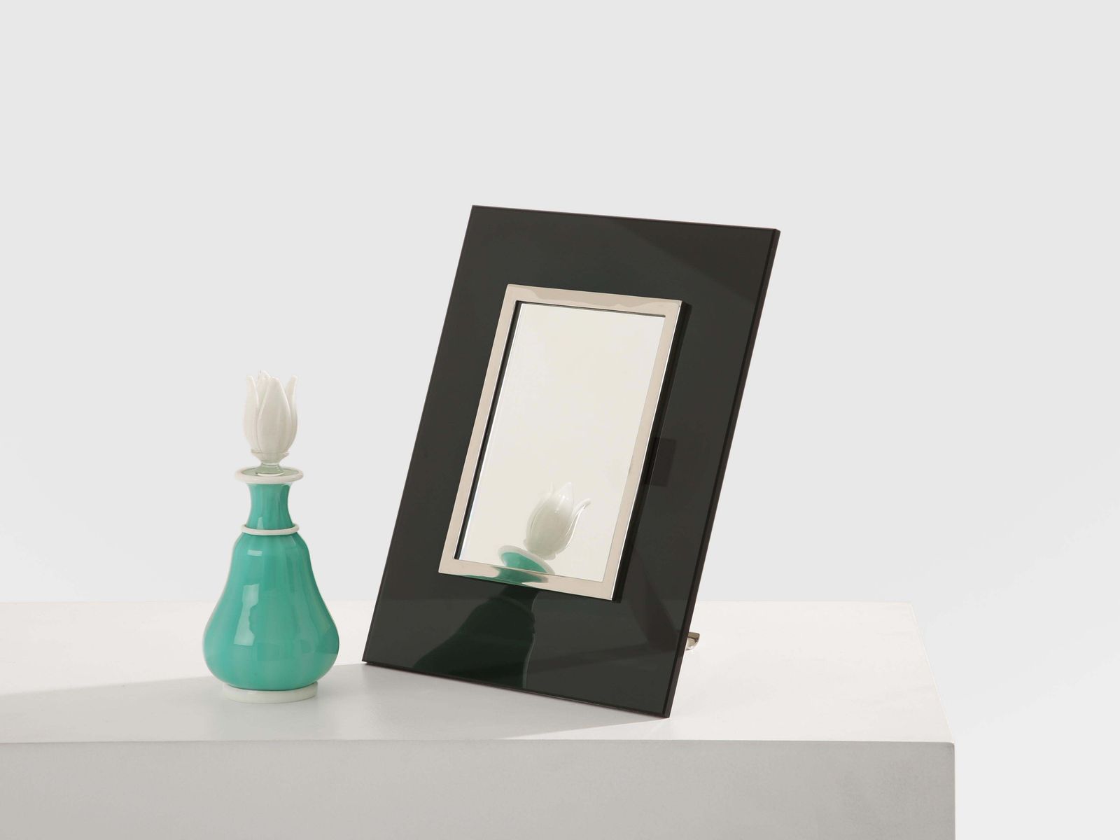 photo for sale Miroir de table Art déco La Maison Desny en métal nickelé et verre opaline, années 1930