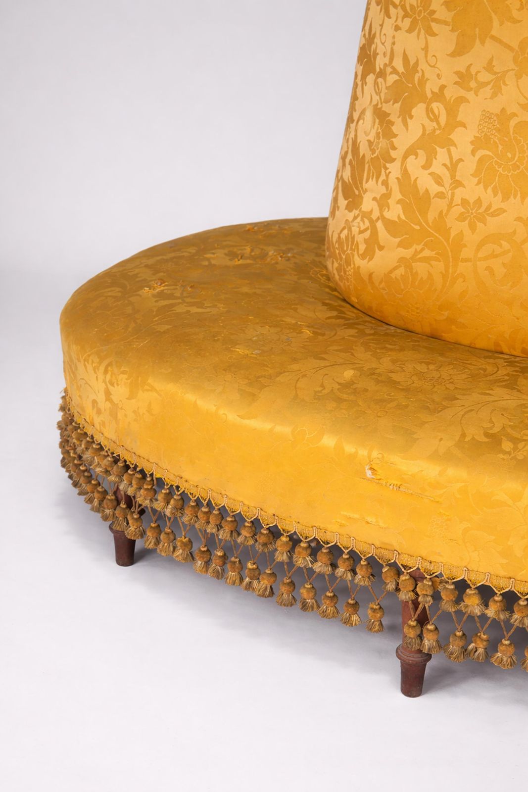 Italian Art Deco Round Boudoir Sofa In Original Golden Satin Fabric With Tassels photo for sale