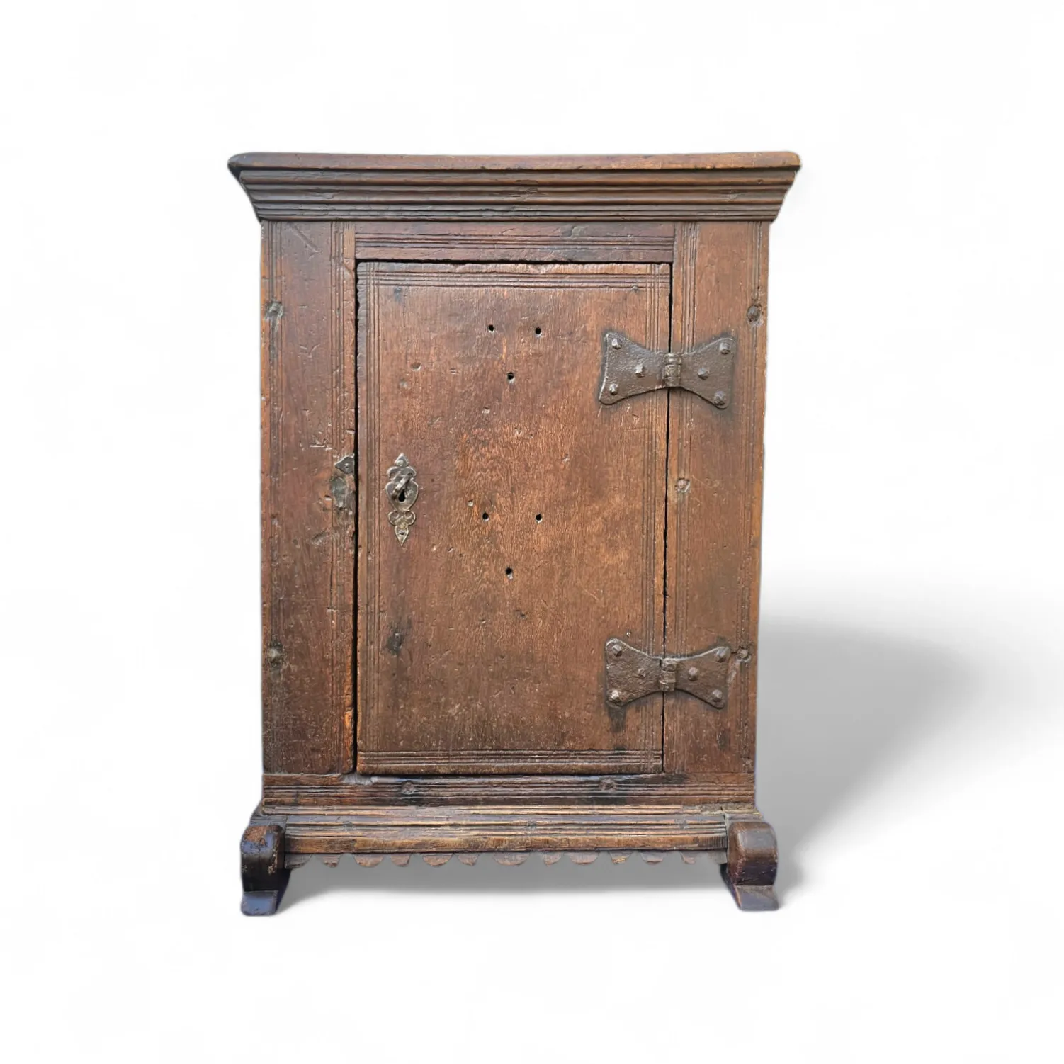 photo buy Farmer's Oak Pantry Cupboard / Boeren Spinde / 18th Century