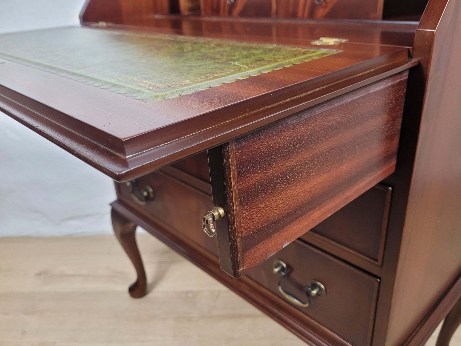 photo furniture Vintage Writing Desk Bureau Key Lockable Drawers Leather 1950