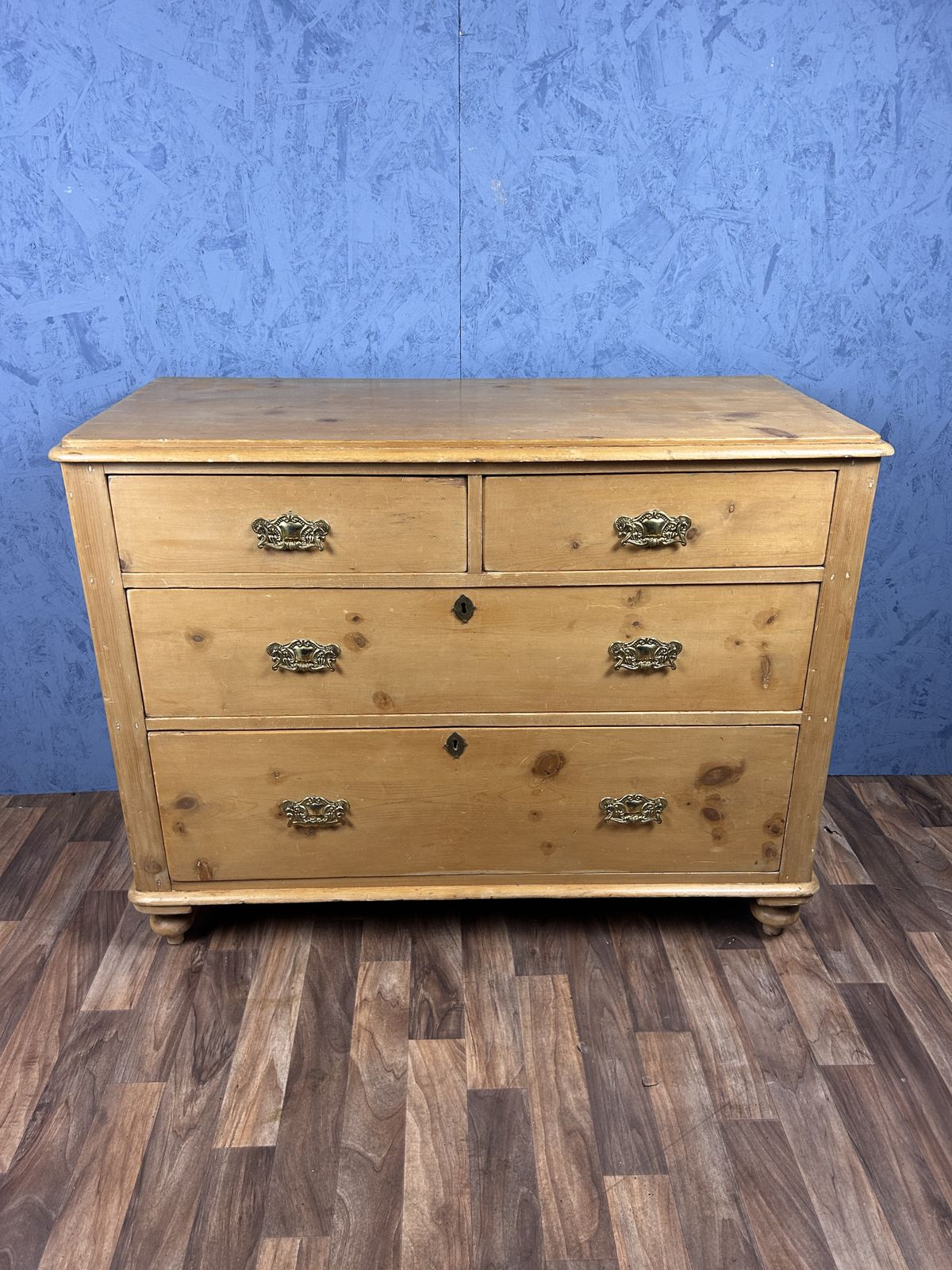photo vinterior Antique Early Victorian Pine Chest Of Drawers Large