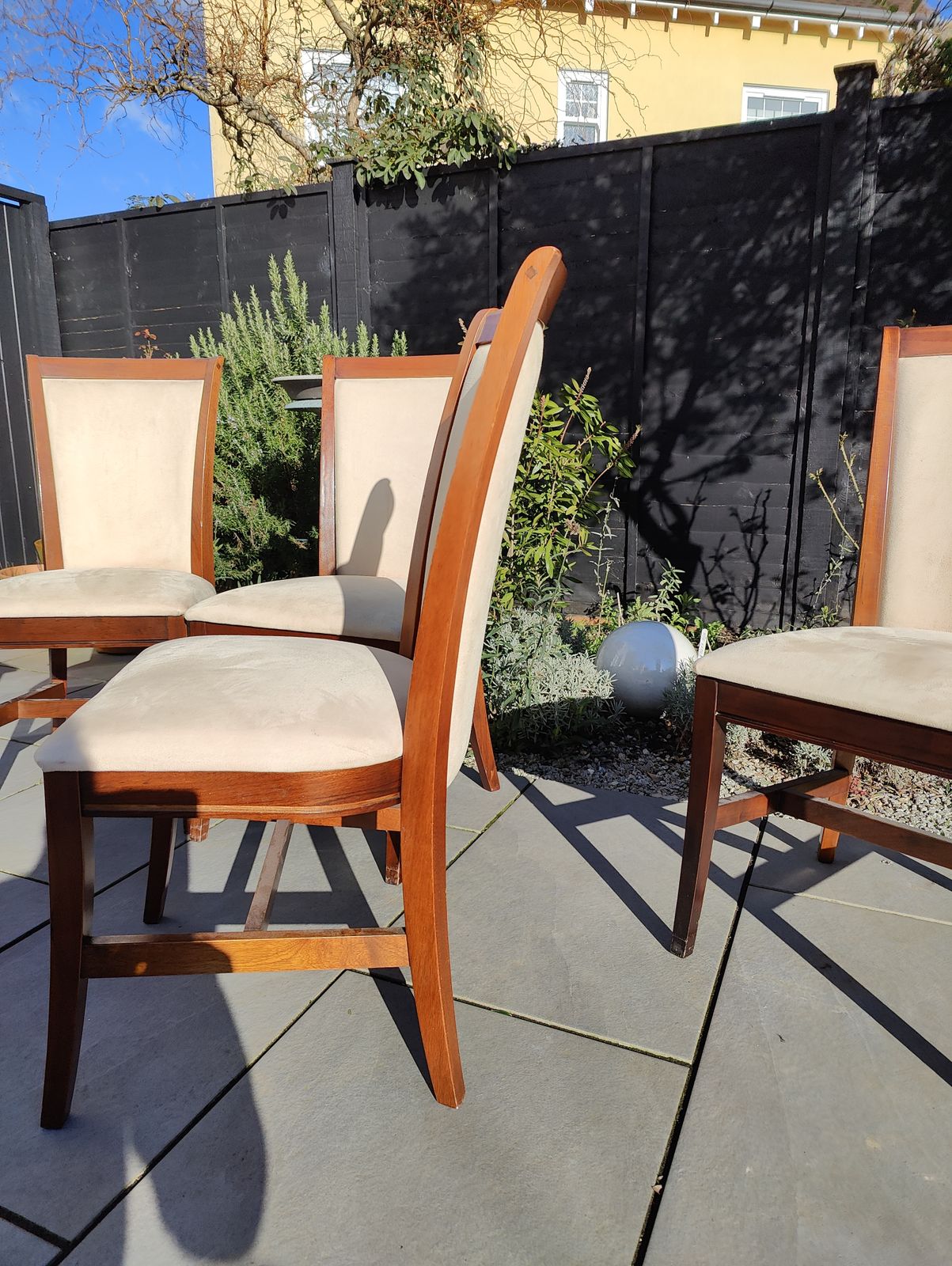 Willis Gambier Dining Table & Chairs photo vinterior