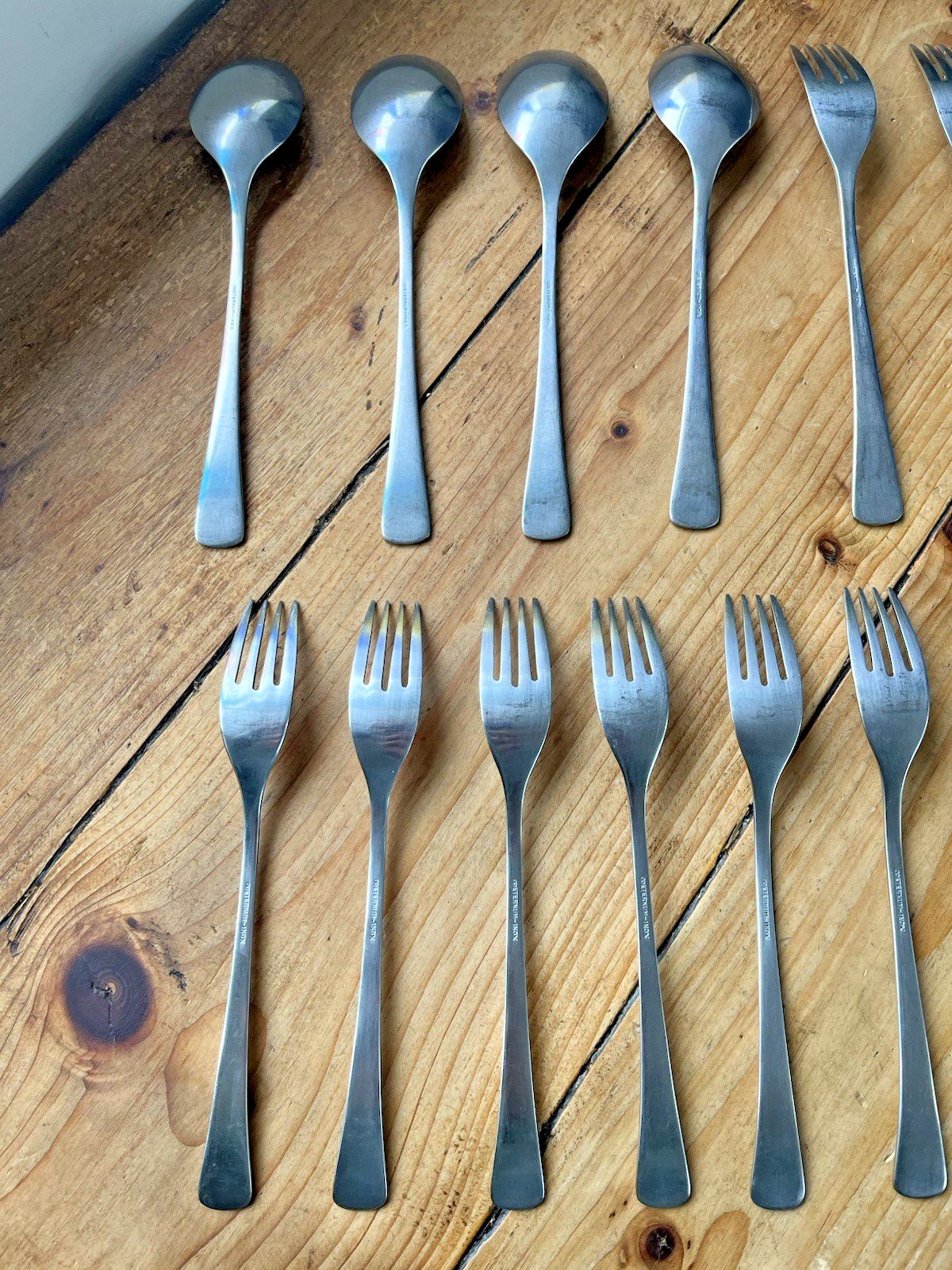 photo furniture Mid Century Modernist Eternum Part Cutlery Set Knife Fork Spoon Scanline Style
