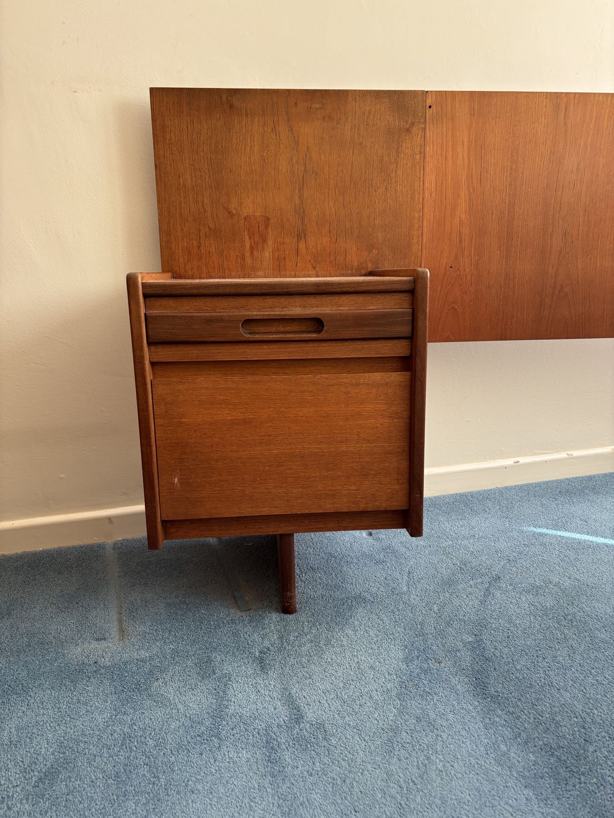 Mid Century Teak Headboard & Floating Bedside Tables By William Lawrence Of Nottingham. photo Furniture