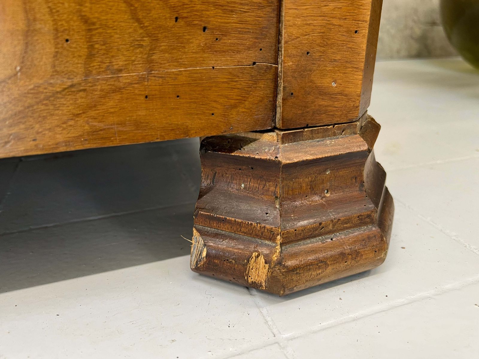 Four Drawer French Chest Of Drawers photo 555.0