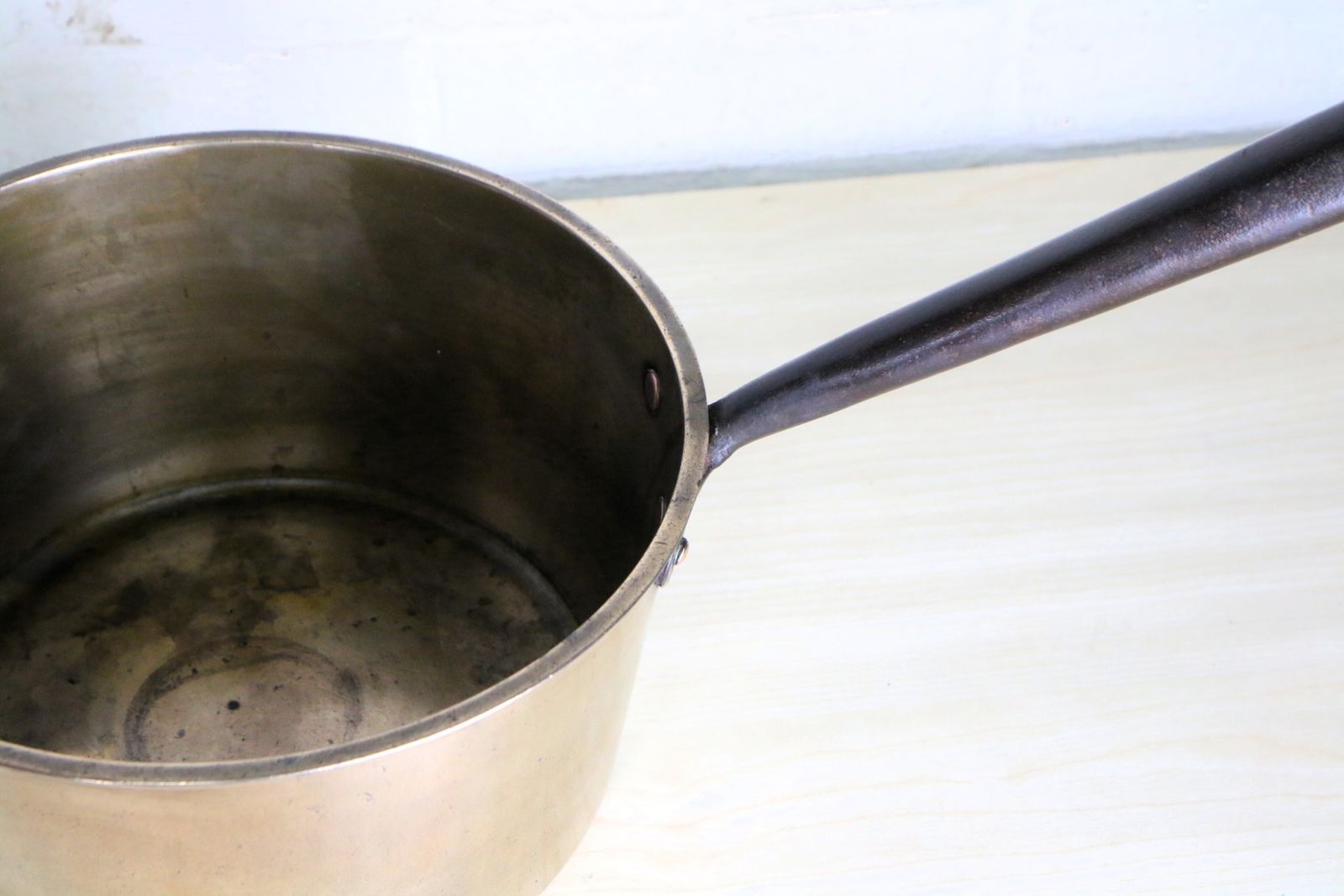 Large Antique Brass Gypsy Saucepan Well Made  And Heavy Great Fireplace Kindling Bin Store photo for sale
