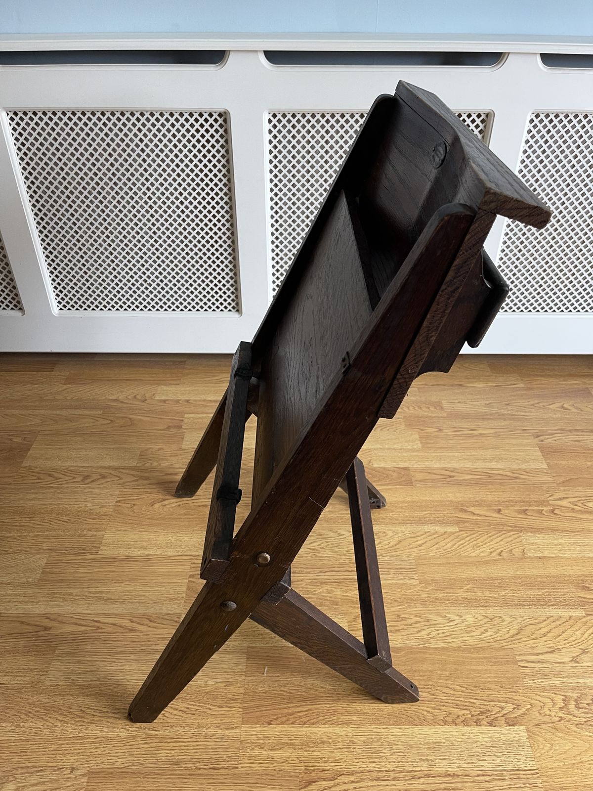 photo vintage Antique Oak Chapel Folding Chairs By The Bennett Furnishing Co. Ltd