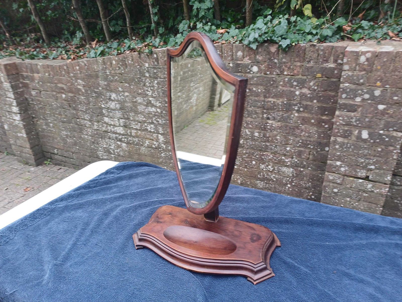 photo vintage Victorian Solid Mahogany Swivel & Tilting Dressing Table Mirror Shield Bevelled Glass Antique C1870 Rare Quality