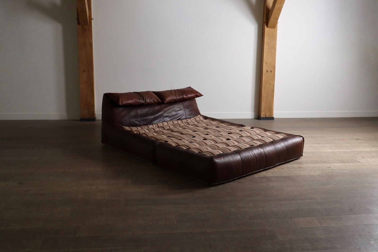 Le Bambole Bed In Buffalo Leather Van Mario Bellini Voor B&B Italia, Jaren 1970