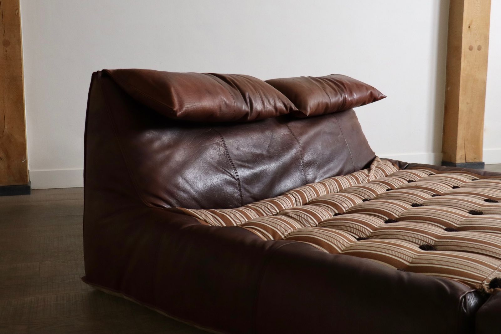 Le Bambole Bed In Buffalo Leather Van Mario Bellini Voor B&B Italia, Jaren 1970 photo Meubels