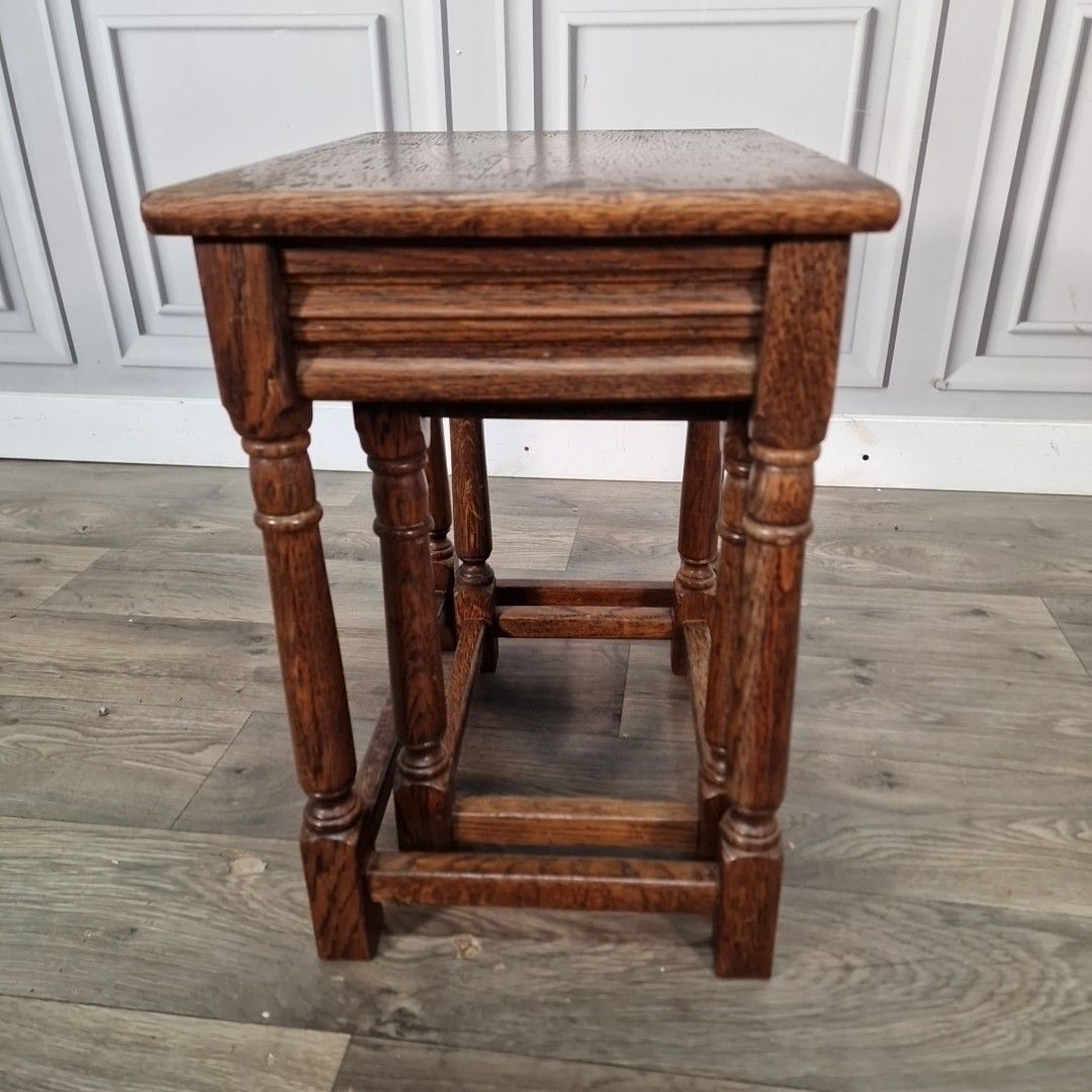Furniture Antique Nest Of Tables Oak Wooden Turned Legs Arts & Crafts Side Lamp Vintage photo