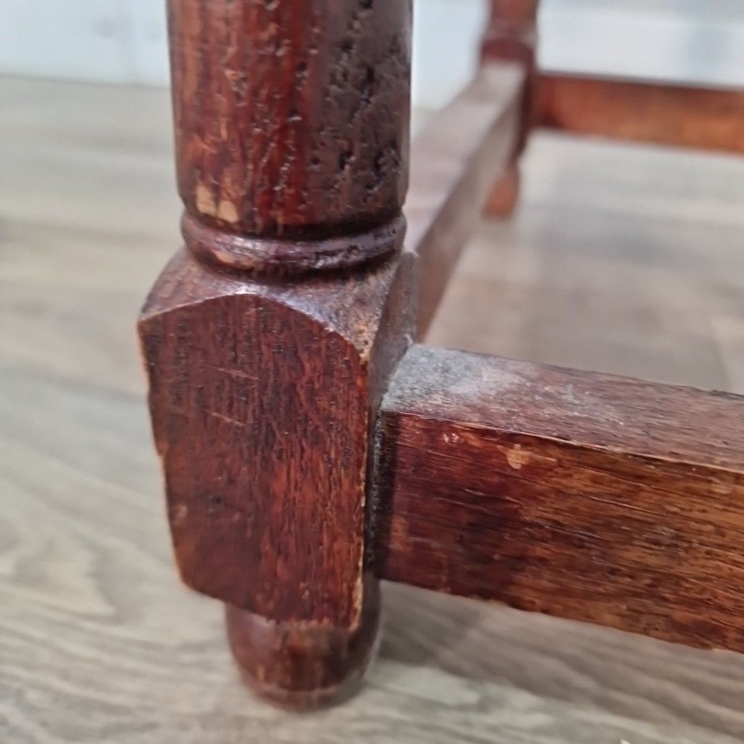 photo vintage Antique Rush Foot Stool Oak Farmhouse Country Style Rope Footstool Rest
